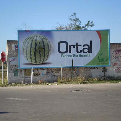 valla publicitaria en una alhondiga de Almería