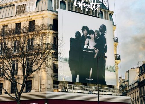Vallas publicitarias Almería y lona en un edificio